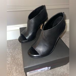 Vince Camuto Frisnell peep toe bootie black
